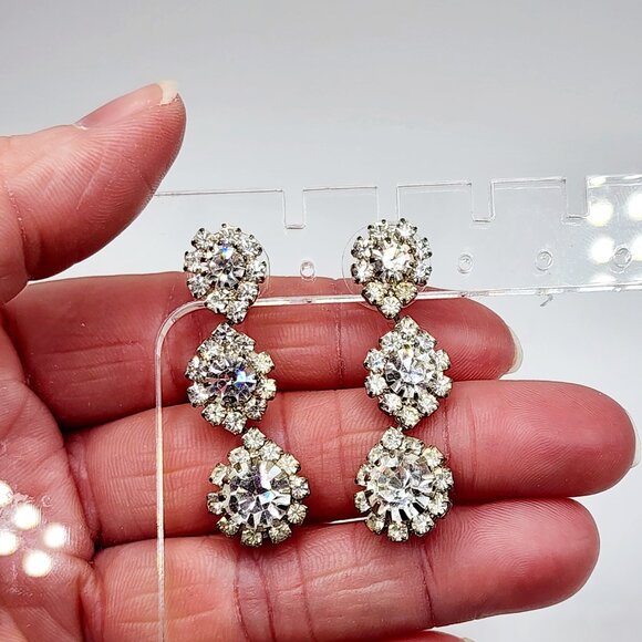 Stunning Clear Rhinestone Cluster Drop Statement Bridal Earrings - Picture 7 of 8